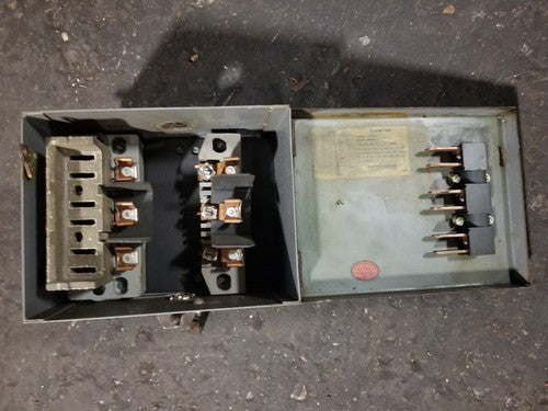 Square D Plug In Unit SD-9341 30 Amp Bus Plug Enclosure SD9341 Switch Disconnect2