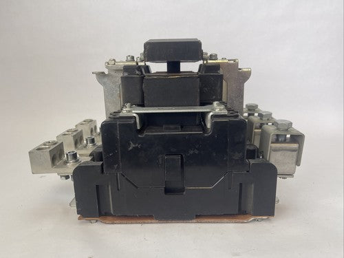 GE CR305GO SIZE 5 CONTACTOR 600VAC MAX AMP 300 OPEN - 270 ENCL. 200HP COIL6