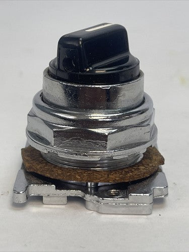 CUTLER HAMMER 10250T3032 SELECTOR SWITCH 3 POS. SPR. RET. NEMA 4-13 LEVER VERT6