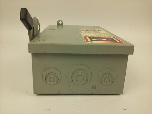 CUTLER-HAMMER DG321UGB, SER. B, SAFETY SWITCH, 30A, 240V, 3P, 60HZ, TYPE 1, USED8