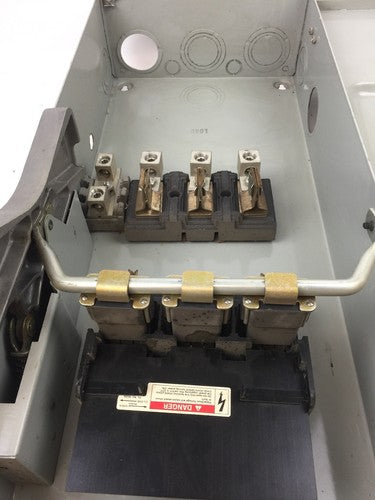 ITE SN424 HD VACU-BREAK SWITCH W/CLAMPMATIC CONTACTS 200 AMPS 240 VAC 3 PHASE10