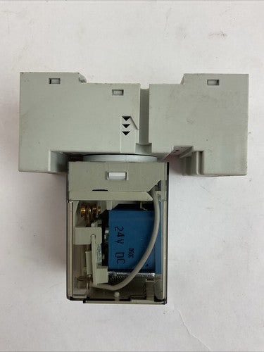 ALLEN BRADLEY 700-HA33Z24 SER D RELAY 700-HN205 SER A RELAY SOCKET 10A 300V3