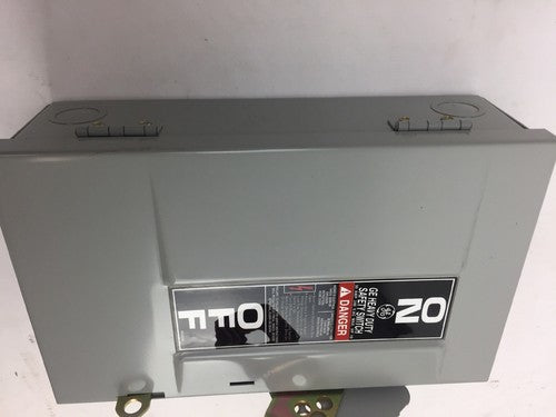 GE THN3321 SAFETY SWITCH HEAVY DUTY INDOOR NON FUSIBLE 3 POLES 240VAC 250VDC 30A3