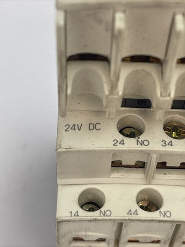 TELEMECANIQUE CAD50BD CONTACTOR 10A 600VAC COIL 24VDC LADN22 LA1 DN22 AUXILIARY3