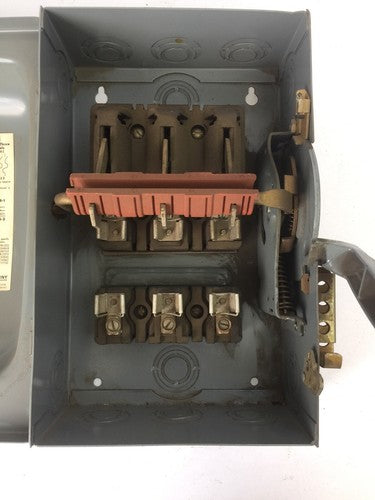 SQUARE D H322 FUSIBLE SAFETY SWITCH SERIES A1 240VAC 60AMP 15HP 3 POLE9