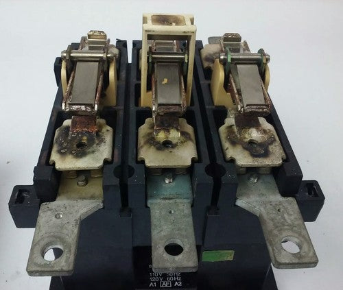 SIEMENS CDN0550CL, CONTACTOR,  600VAC, 3PH, FLA 600A, LRA 4010A, NEMA A600, NEW4