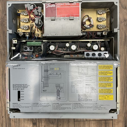 DANFOSS VLT 205 175F3028 012702G209 VARIABLE SPEED DRIVE OUT 3X0-460/500VAC 9/8A0