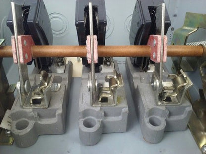 FPE 1132R FUSIBLE HEAVY DUTY SAFETY SWITCH 3P, 100A, 240VAC, 4 WIRE, 30HP7