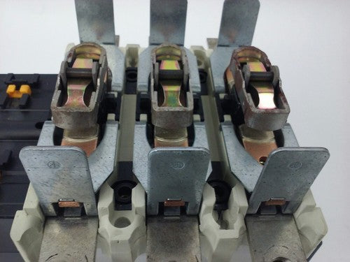 TELEMECANIQUE LC1F400 CONTACTOR, 3PH, 3P, 600V, 420A, 300HP,W/ LX9FJ910 24V COIL8