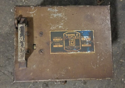 Square D Plug In Unit SD-9341 30 Amp Bus Plug Enclosure SD9341 Switch Disconnect0