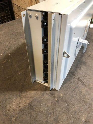 GE TYPE QMR THFP325 400 Amp 240VAC 250DVC Panelboard Unit W/Hardware7