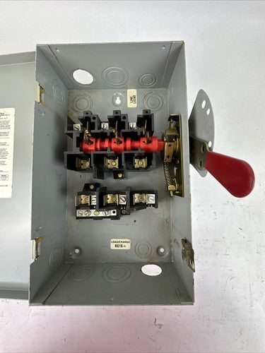 GE TG4322 FUSIBLE SAFETY SWITCH MOD 8 60A 240VAC 3PH 15HP 250VDC 10HP 3P TYPE 17