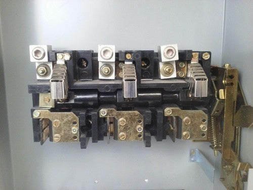 GE TH4324 MODEL 7 FUSIBLE SAFETY SWITCH 3P 200A 240V 60 TYPE 1 INDOOR ENCLOSURE5