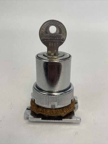 CUTLER HAMMER 10250T15334 SELECTOR SWITCH KEY OPER. NEMA 3-13 3 POS.SPR. RET.2