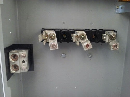 GE TH4324 MODEL 7 FUSIBLE SAFETY SWITCH 3P 200A 240V 60HP TYPE 1 INDOOR 4