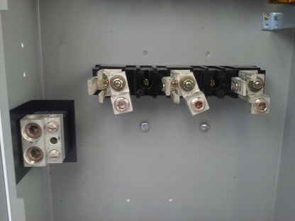 GE TH4324 MODEL 7 FUSIBLE SAFETY SWITCH 3P 200A 240V 60HP TYPE 1 INDOOR 4