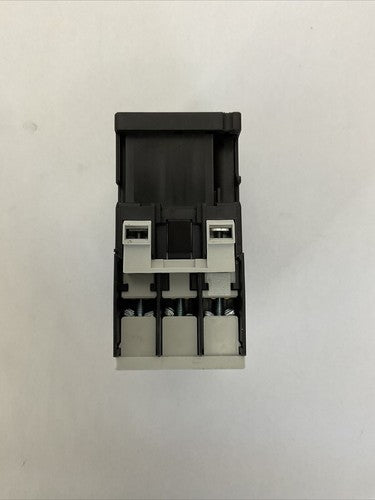 SIEMENS 3RT10261AC20 CONTACTOR 35A 600VAC 20HP 3POLE COIL 24V 50/60HZ5