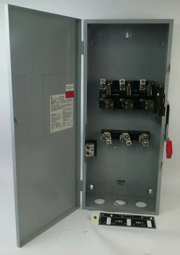 GE TH4324 MODEL 7 FUSIBLE SAFETY SWITCH 3P 200A 240V 60HP TYPE 1 INDOOR 3