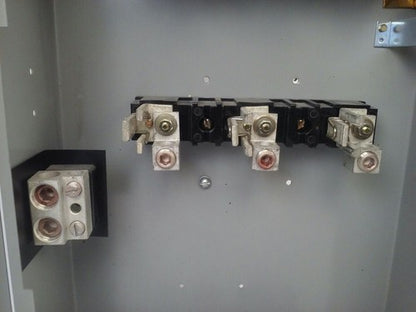 GE TH4324 MODEL 7 FUSIBLE SAFETY SWITCH 3P 200A 240V 60 TYPE 1 INDOOR ENCLOSURE4