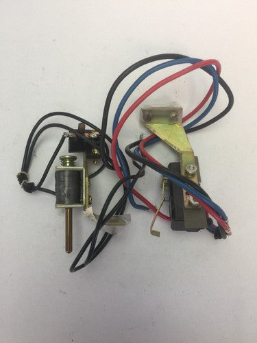 WESTINGHOUSE/CUTLER HAMMER 2606D57G27 SHUNT TRIP 24VDC 8AMP W/ AUXILIARY SWITCH 0