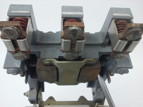 WESTINGHOUSE GCA4530 AC CONTACTOR, 600V MAX, FLA 260A-LRA 1500A, 120V COIL, USED5