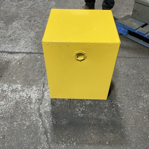 EAGLE MFG. 1904 SAFTEY STORAGE CABINET 4 GALLON7