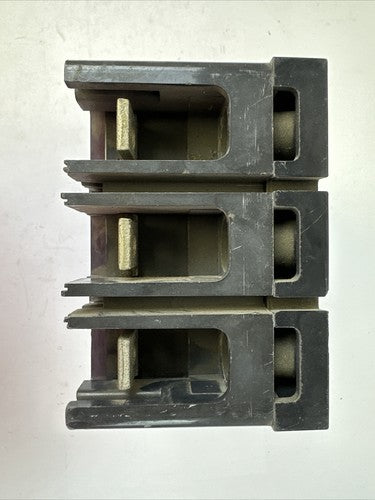 CUTLER HAMMER KS320400D CIRCUIT BREAKER MODEL D 400AMP 240VAC 250VDC 3POLE5