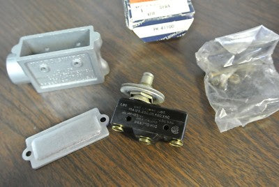 MICROSWITCH BZ-2RQ1-A2 LIMIT SWITCH + 3PA1 HOUSING - NEW SURPLUS0