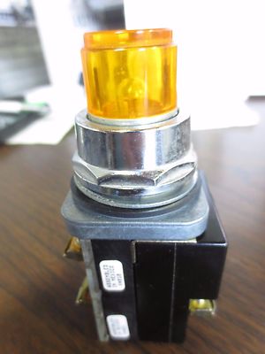 SIEMENS 52PA6G9A ILLUMINATED PUSH-TO-TEST PILOT LIGHT, AMBER Ser. F 120VAC4