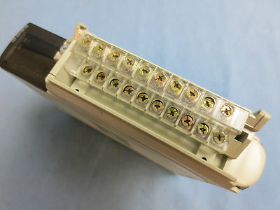 SCHNEIDER TSXDSY08T22 - 8Q 24VDC SOURCE 2A TR. BLK w/ TSXBLY01 TERM BLK2