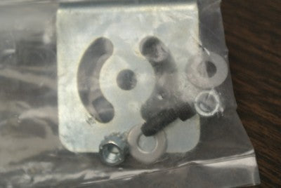 BANNER 73136 / SMBAMS18RA /  RIGHT-ANGLE SENSOR MOUNTING BRACKET NEW SURPLUS0