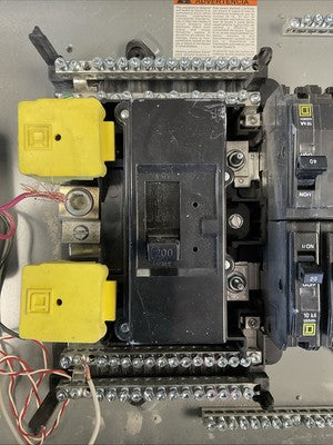 SQUARE D QOC42US BREAKER PANELBOARD TYPE 1 SER S01 200AMP MAIN BREAKER6