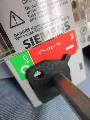 SIEMENS CFS-CC-30A DISCONNECT SWITCH 30AMP 3POLE 600VAC 250VDC9