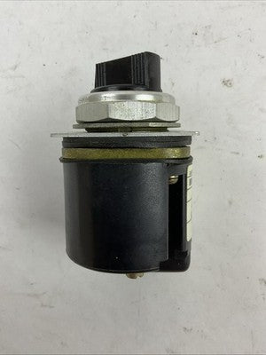 ALLEN BRADLEY 800T-U19 SER Q 300V AC/DC 2WATT SELECTOR SWITCH4