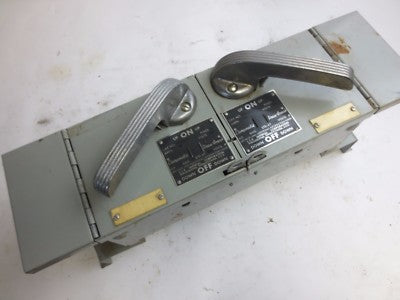 I-T-E V7B2211LR TWIN PANELBOARD / VACU-BREAK PANEL SWITCH - 250V, 30A, 3 POLE0