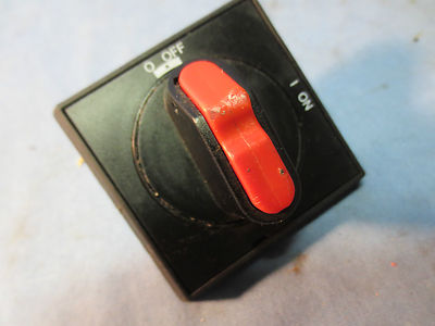 ABB OT30F3 FRONT-OPERATED SWITCH DISCONNECTOR w/ SHAFT & KNOB 1SCA105068R10015