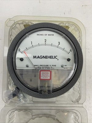 DWYER 2004 W45Y PRESSURE GAUGE 0-4 INCHES OF WATER1