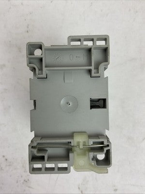 ALLEN BRADLEY 100-C09*10 SER A 600VAC 25AMP CONTACTOR 120/110/V 60/50HZ COIL5