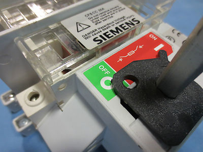 SIEMENS CFS-CC-30A DISCONNECT SWITCH 30AMP 3POLE 600VAC 250VDC3
