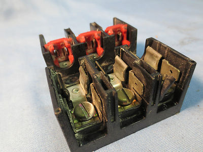 CONNECTRON (?) MR633-77 FUSE HOLDER BLOCK 30A AMP 600V - LESS FUSES2