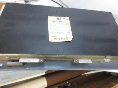 SQUARE D QMB-2220 - QMB SAFLEX UNIT / SAFETY SWITCH / BUS PLUG - 250V, 200A, 2-P3