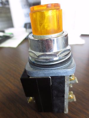 SIEMENS 52PA6G9A ILLUMINATED PUSH-TO-TEST PILOT LIGHT, AMBER Ser. F 120VAC6