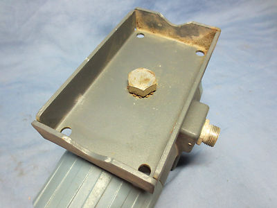 FOXBORO 870EC-LB137D ELECTRONIC CONDUCTIVITY TRANSMITTER - 0-1000 US/CM2