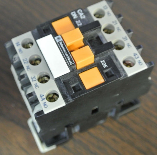 TELEMECANIQUE CA2DN22F6 CONTROL RELAY - 600VAC - 575V, 60Hz COIL - NEW SURPLUS0
