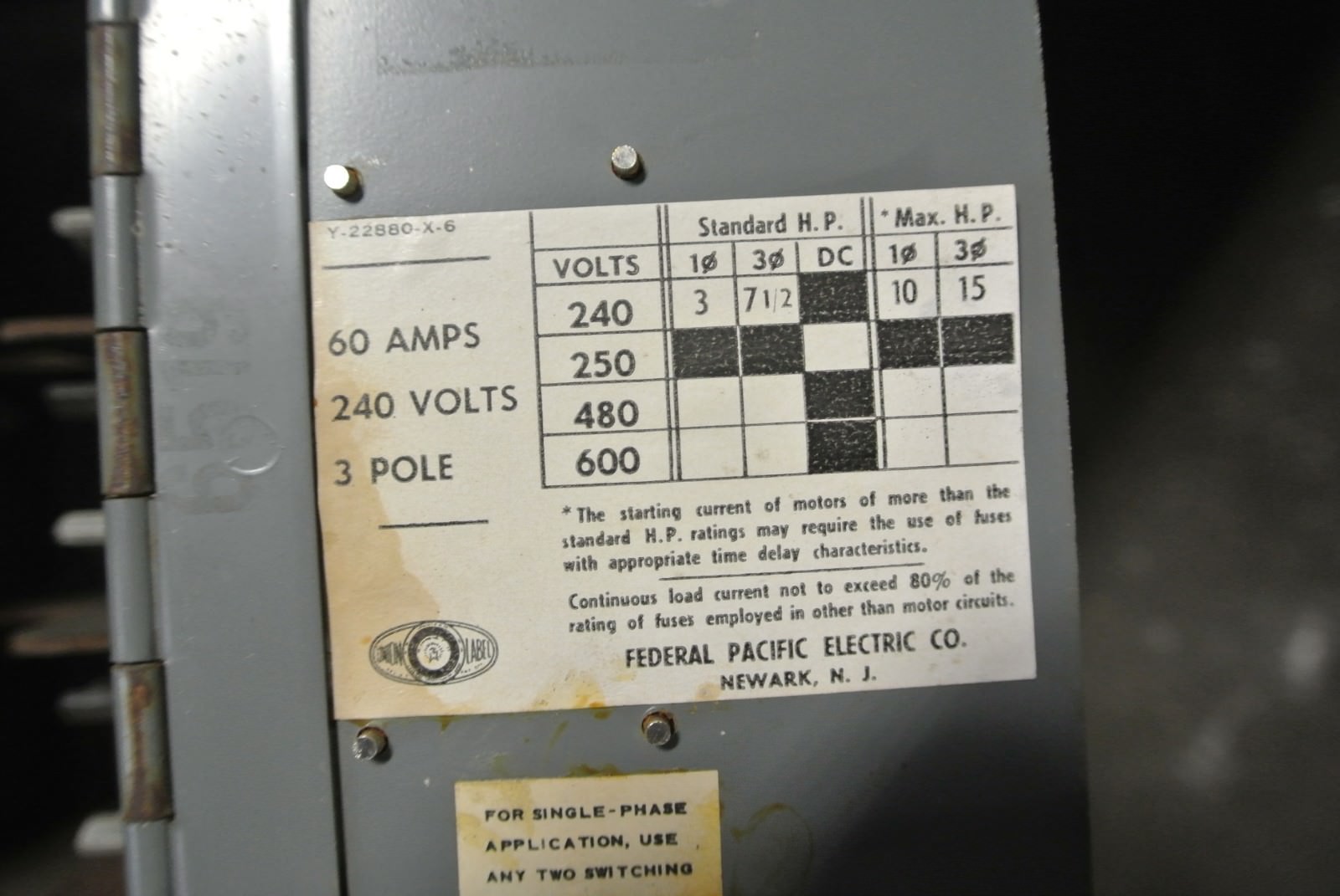 FEDERAL PACIFIC QMQB-6632  TWIN PANELBOARD SWITCH - 240VAC, 60A, 3-POLE, 7-1/2HP4