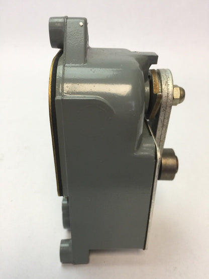 ALLEN BRADLEY 801-ASG17 LIMIT SWITCH ROLLER LEVER 600V AC/DC 2 NC CONTACTS 6