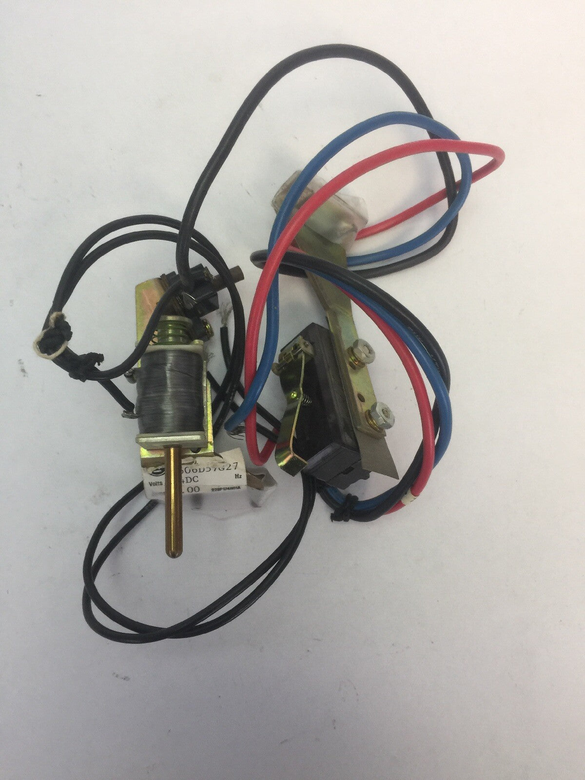 WESTINGHOUSE/CUTLER HAMMER 2606D57G27 SHUNT TRIP 24VDC 8AMP W/ AUXILIARY SWITCH 3