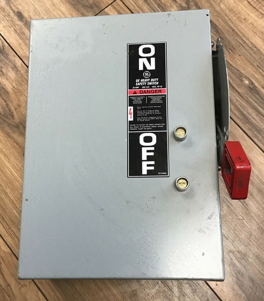 GENERAL ELECTRIC THN3361J SAFTEY SWITCH NON FUSIBLE 30A MODEL 11 600VAC/250VDC0