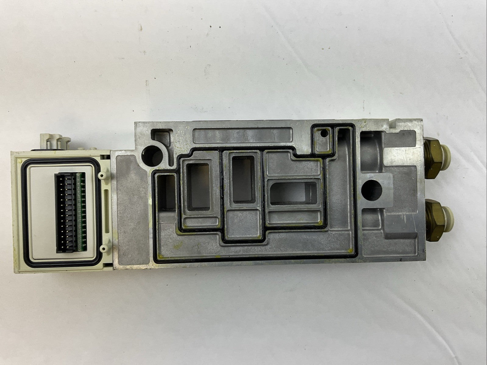 SMC MANIFOLD VALVE VQ 4000 (LOT OF 3)1