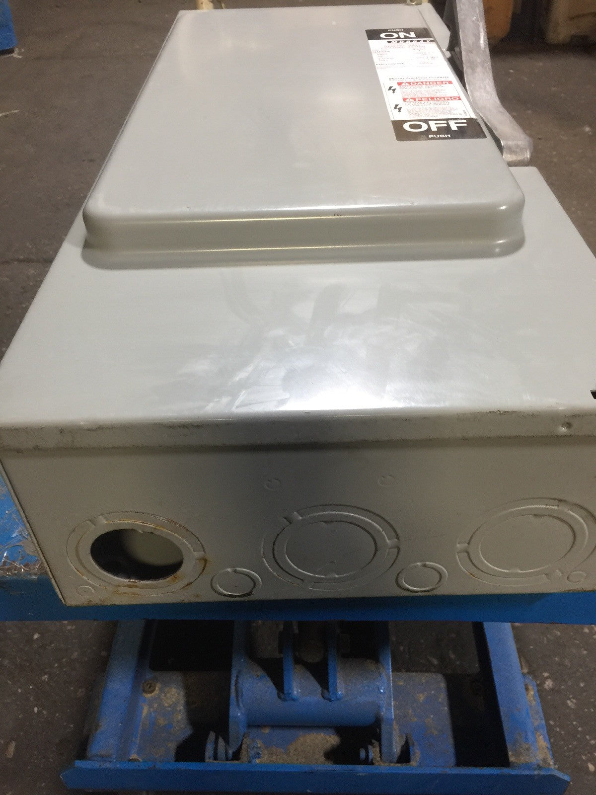 MURRAY GU324 SAFETY SWITCH 240 VAC 250 VDC 200 AMP 60 MAX HP 3 PHASE TYPE 12